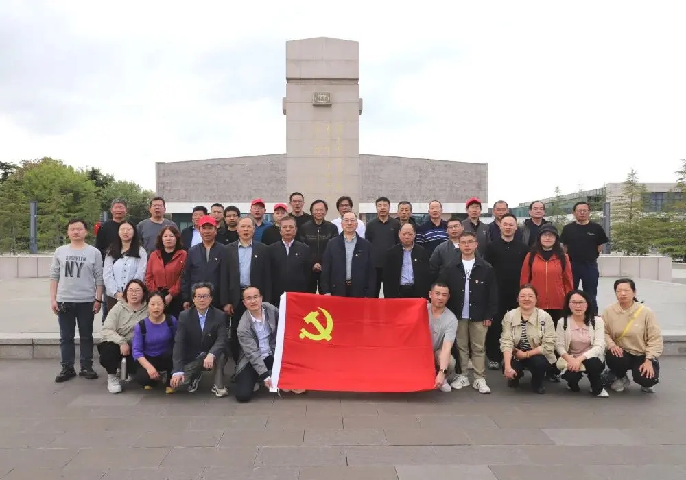Oddział Partii Changshu Polyester Co., Ltd. organizuje wizytę w Sali Pamięci Yancheng New 4. Armii
